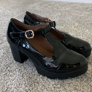 Dadawen platform Mary Janes. Size 7.